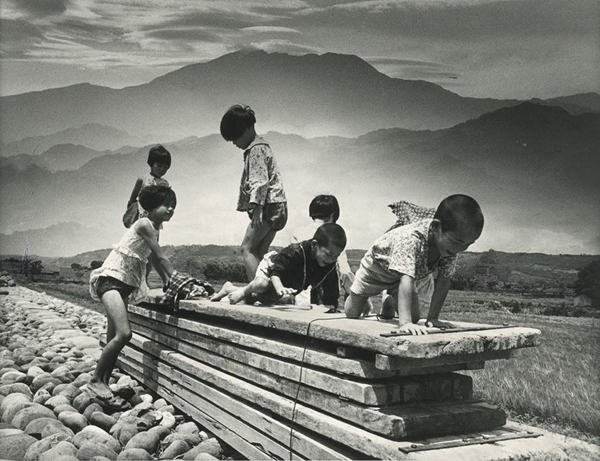 Children Playing under Jiali Mountain