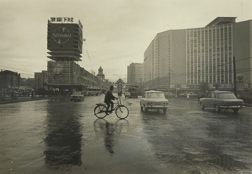 《雨後市景》系列 中華商場